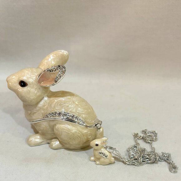 Kingspoint Designs Snowy White Bunny Rabbit Trinket Box Matching Necklace - Picture 9 of 10